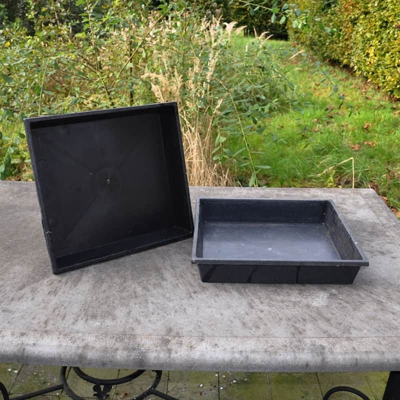 Plastic tray